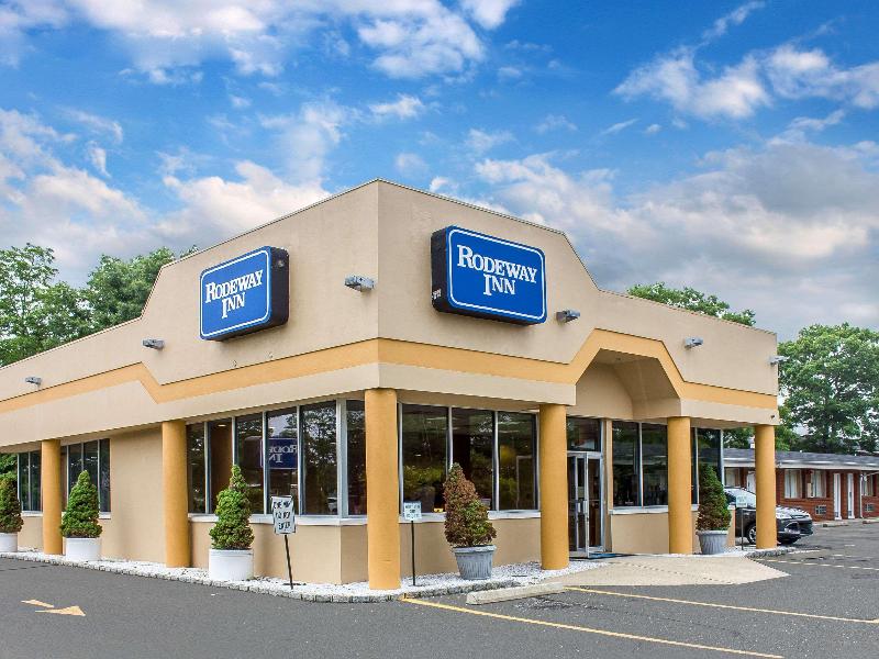 Rodeway Inn MacArthur Airport image