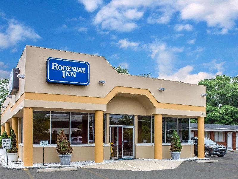 Rodeway Inn MacArthur Airport image
