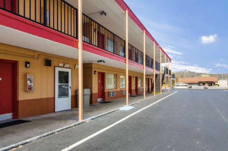 Econo Lodge Near Motor Speedway image