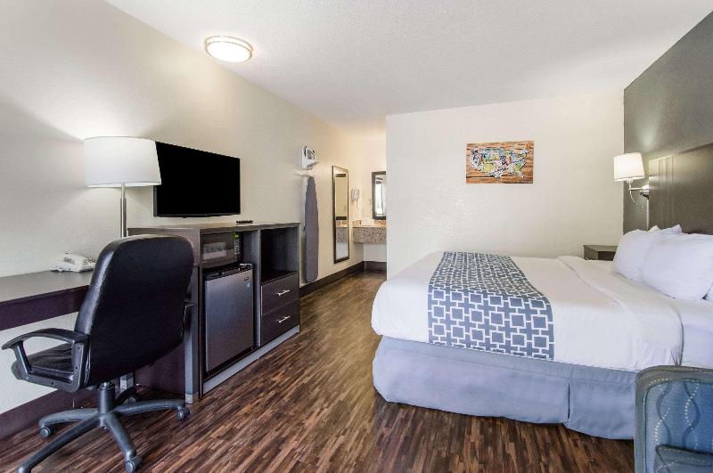 Econo Lodge Near Motor Speedway image