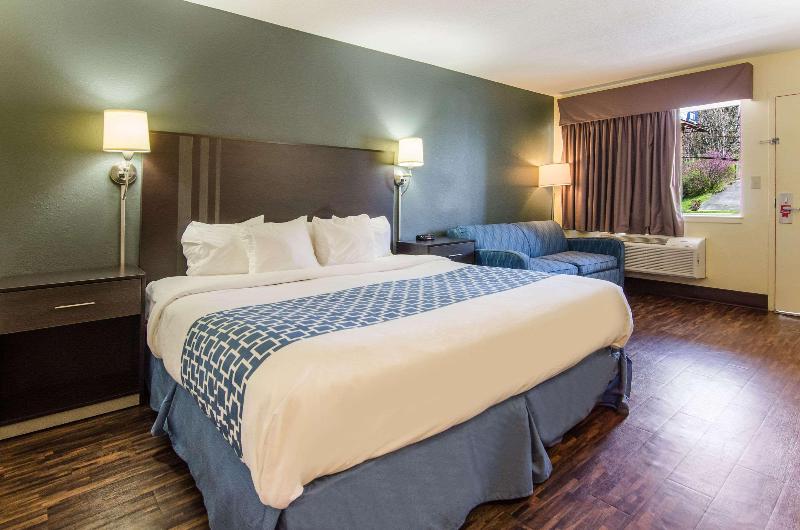 Econo Lodge Near Motor Speedway image