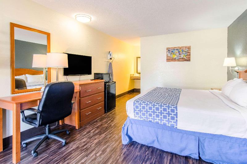 Econo Lodge Near Motor Speedway image