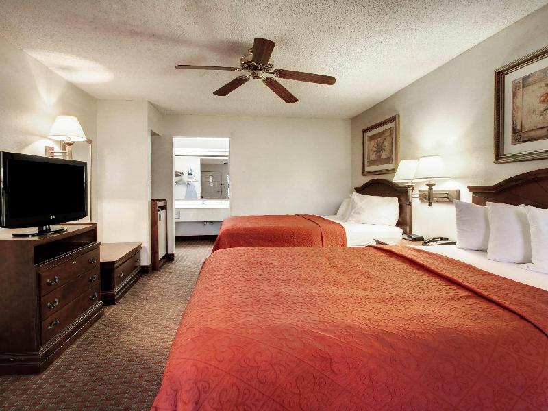 DOUBLE TWO QUEEN BEDS