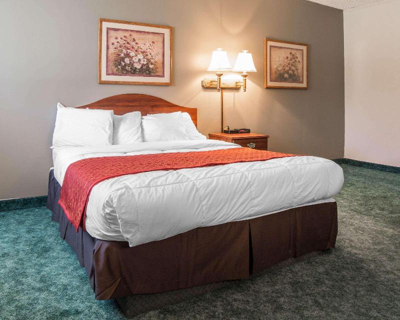 Econo Lodge Salina Scenic Route 89 & I-70 image