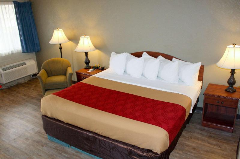 Econo Lodge Salina Scenic Route 89 & I-70 image