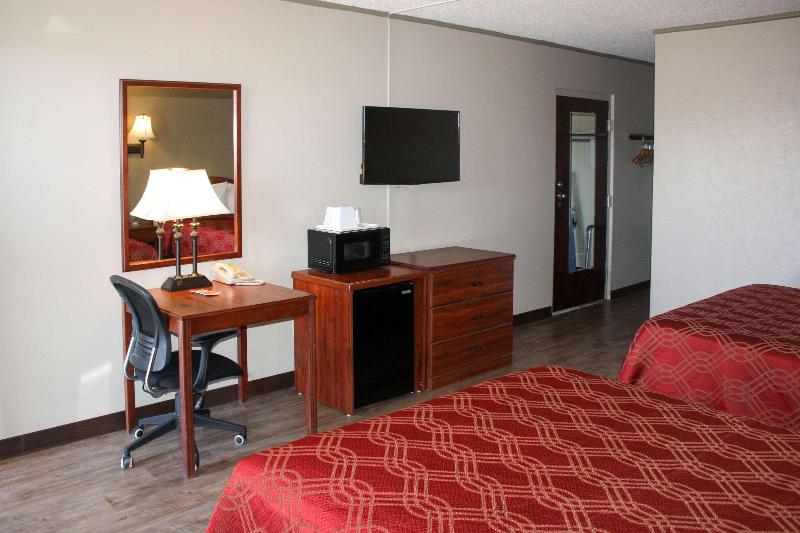 Econo Lodge Salina Scenic Route 89 & I-70 image
