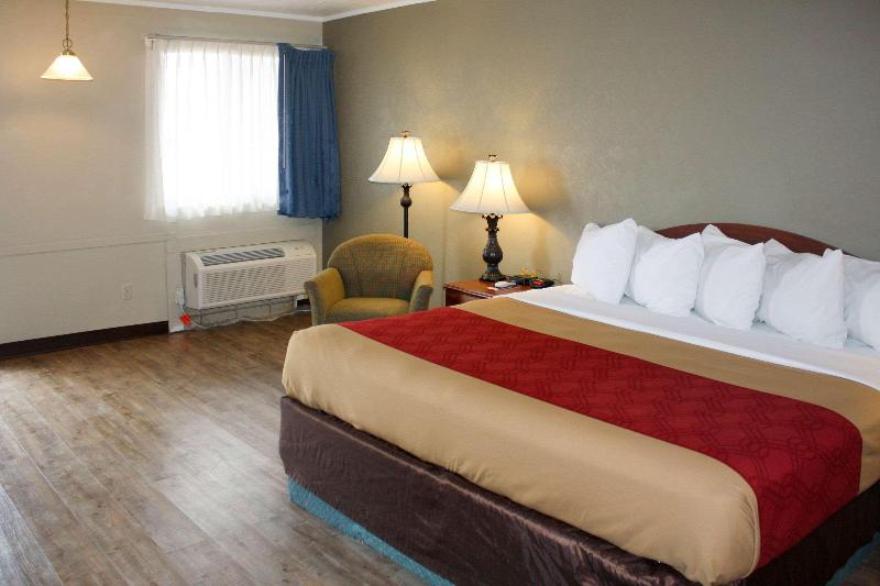 Econo Lodge Salina Scenic Route 89 & I-70 image