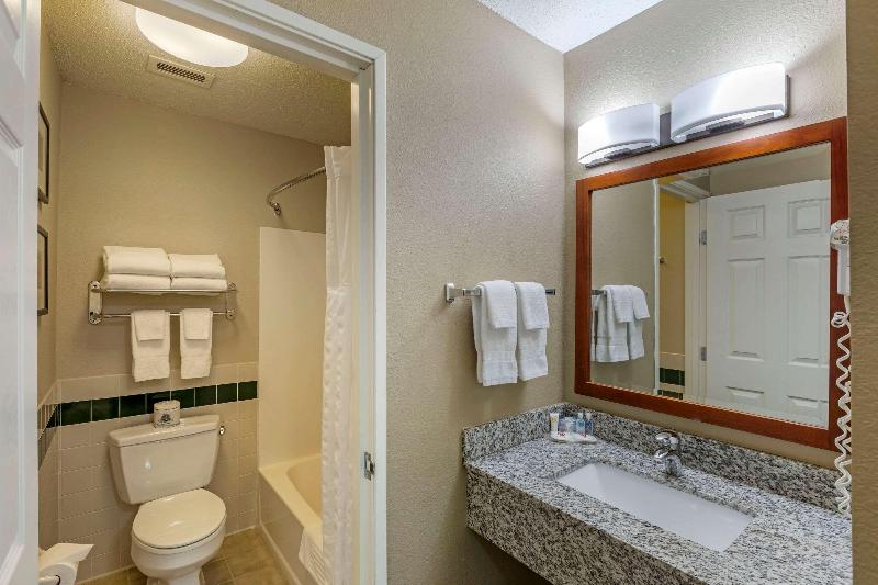 Comfort Inn & Suites Jackson - West Bend image