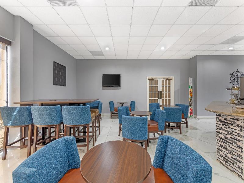Quality Inn Columbus, Ms image