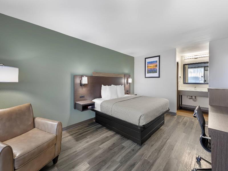 Quality Inn Columbus, Ms image