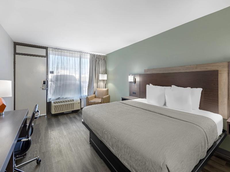Quality Inn Columbus, Ms image