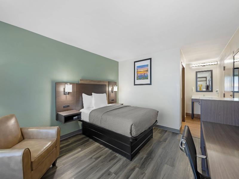 Quality Inn Columbus, Ms image