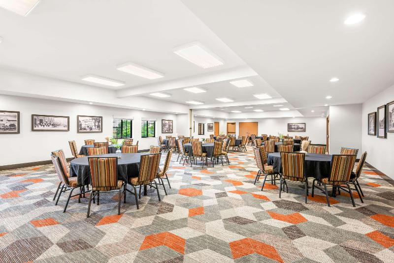 Comfort Inn & Suites Chillicothe image