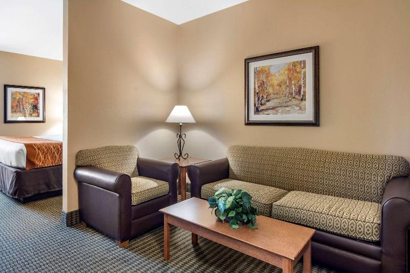 Comfort Inn & Suites Chillicothe image
