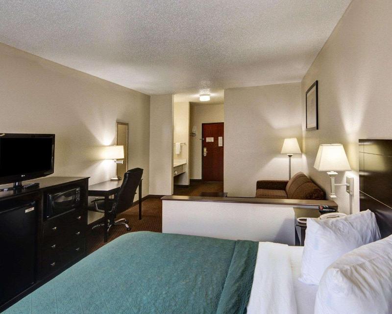 Quality Inn & Suites Wichita Falls I-44 image