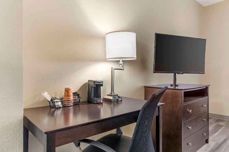 Quality Inn & Suites Wichita Falls I-44 image