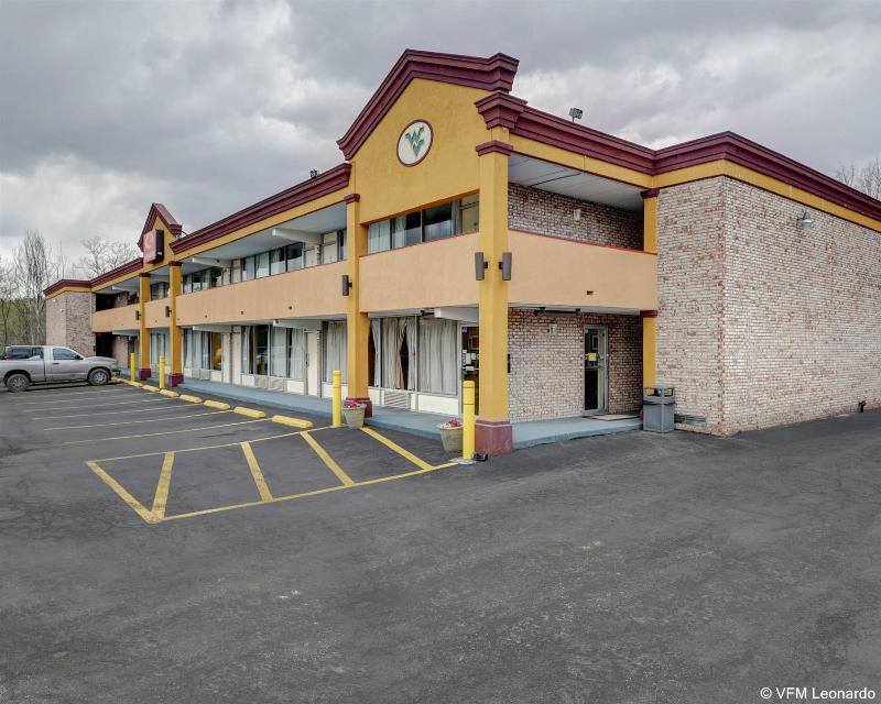 Econo Lodge Coliseum image