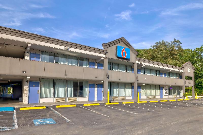 Econo Lodge Coliseum image