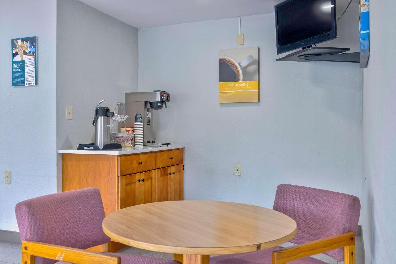 Econo Lodge Coliseum image