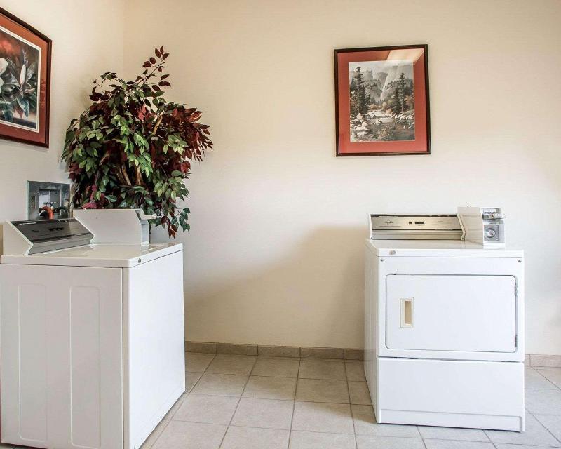 Comfort Suites Jefferson City image
