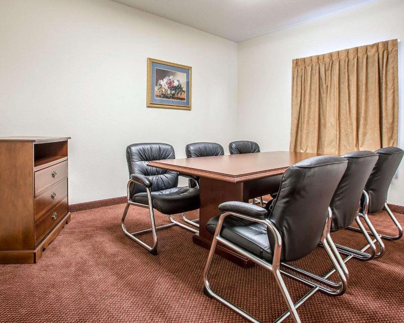 Comfort Suites Jefferson City image