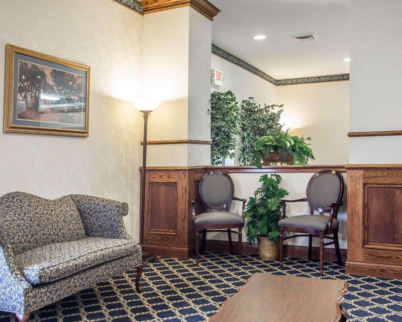 Comfort Suites Jefferson City image