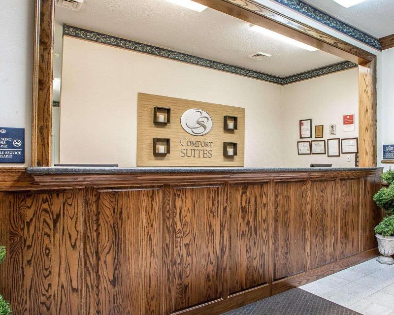 Comfort Suites Jefferson City image
