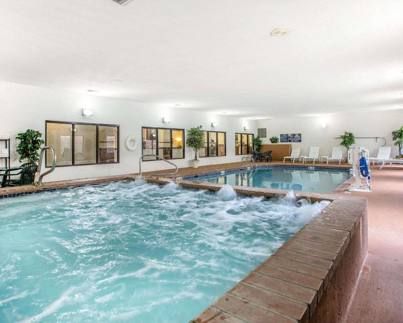Comfort Suites Jefferson City image