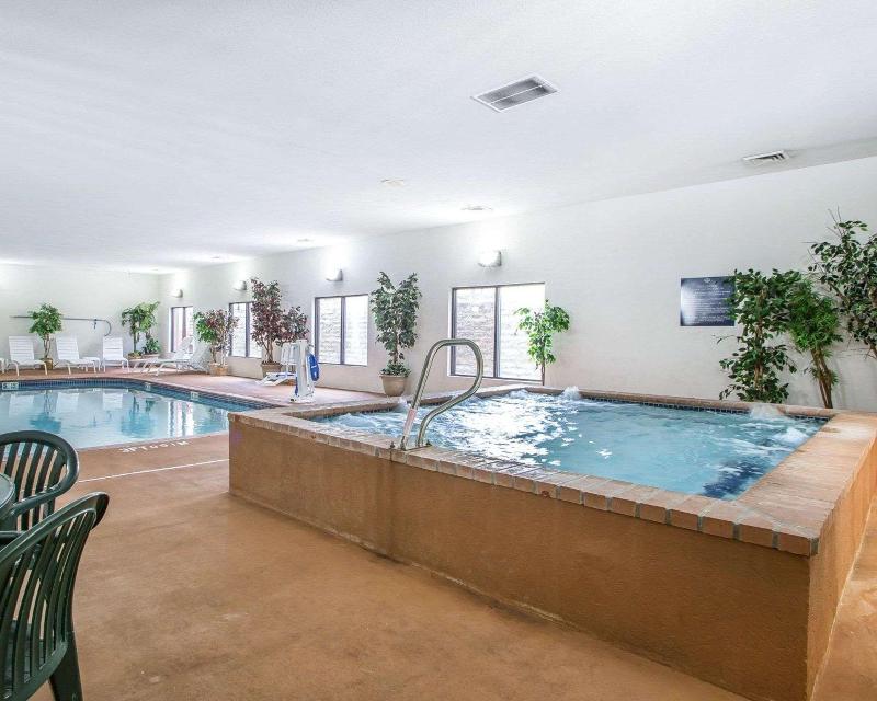 Comfort Suites Jefferson City image