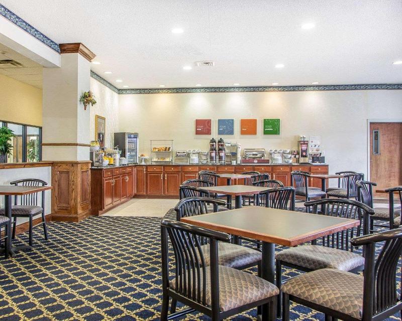 Comfort Suites Jefferson City image