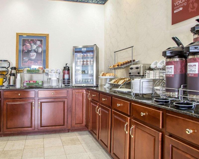 Comfort Suites Jefferson City image