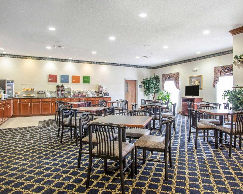 Comfort Suites Jefferson City image