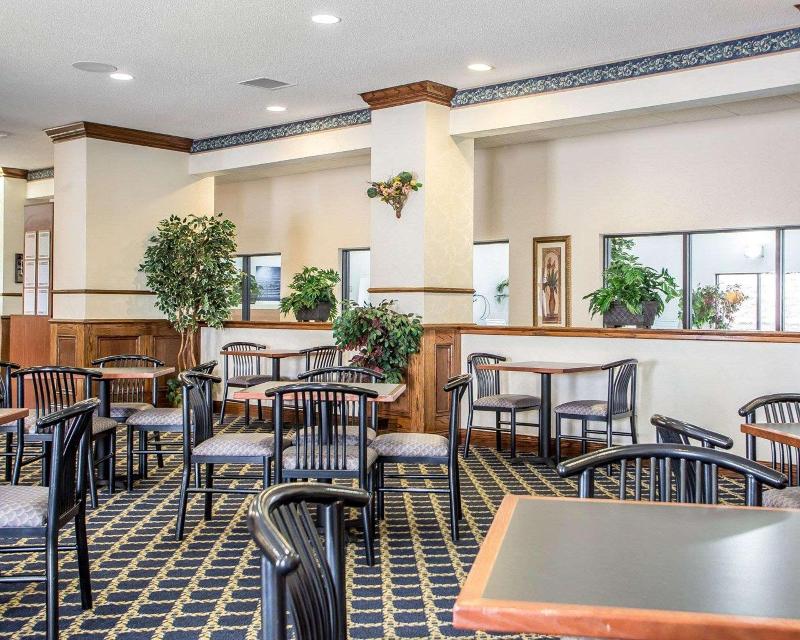 Comfort Suites Jefferson City image