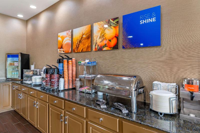 Comfort Suites Jefferson City image