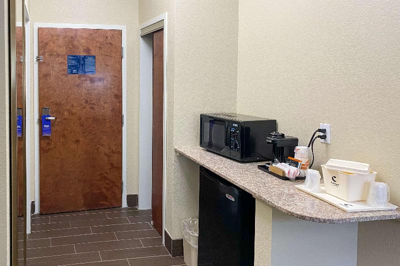 Comfort Suites Jefferson City image
