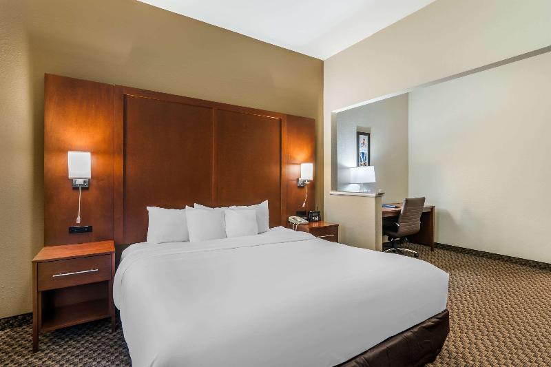 Comfort Suites Jefferson City image