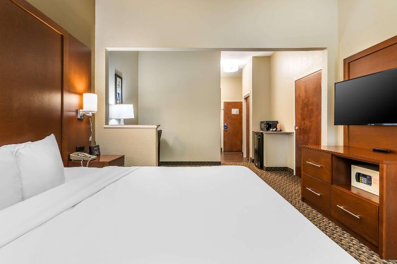 Comfort Suites Jefferson City image