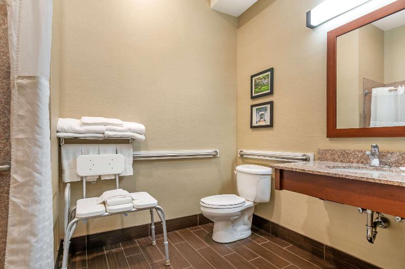 Comfort Suites Jefferson City image