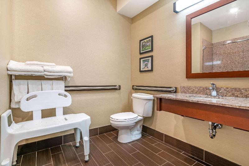 Comfort Suites Jefferson City image