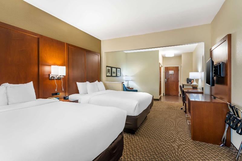 Comfort Suites Jefferson City image