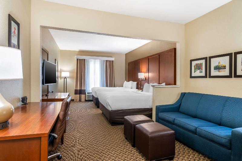 Comfort Suites Jefferson City image