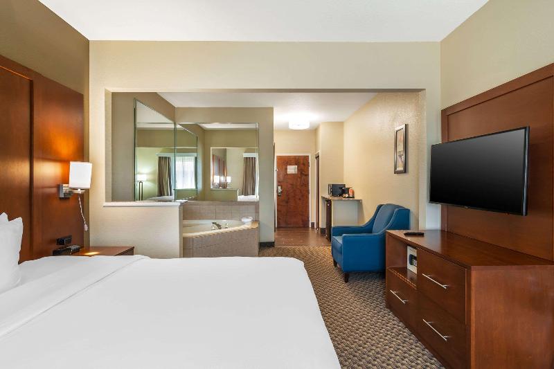 Comfort Suites Jefferson City image