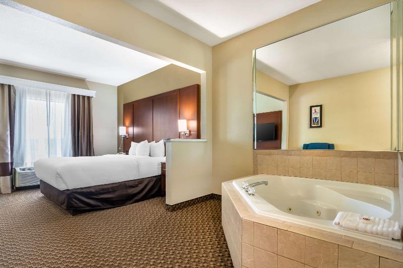 Comfort Suites Jefferson City image
