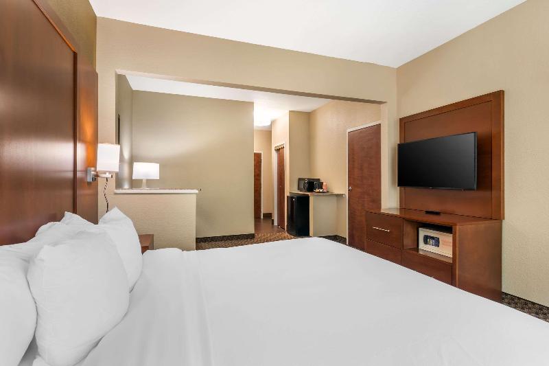 Comfort Suites Jefferson City image