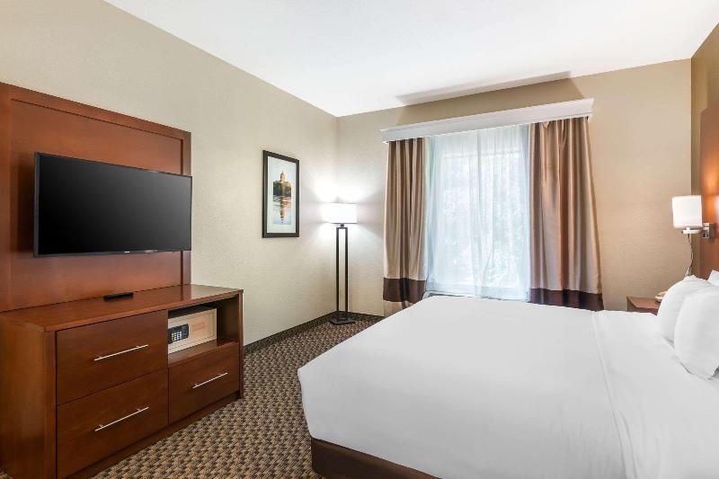 Comfort Suites Jefferson City image
