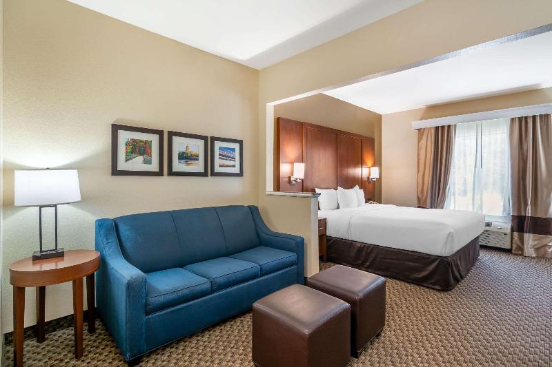 Comfort Suites Jefferson City image