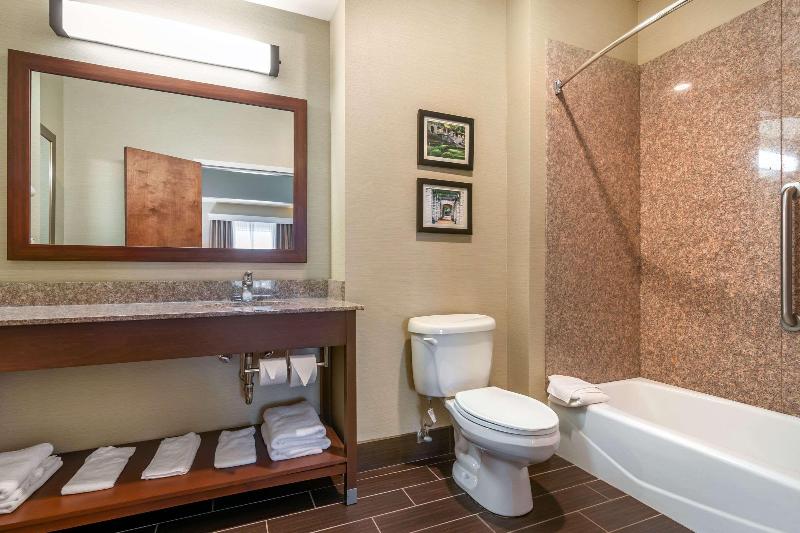 Comfort Suites Jefferson City image