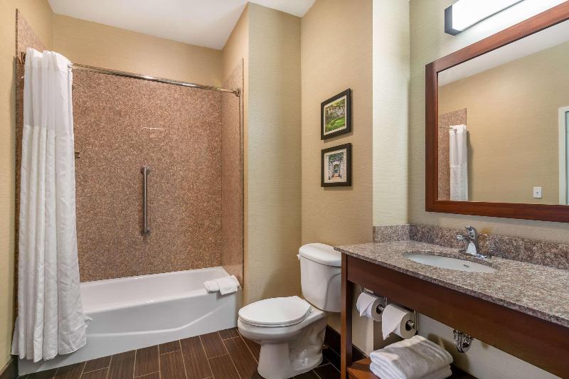 Comfort Suites Jefferson City image