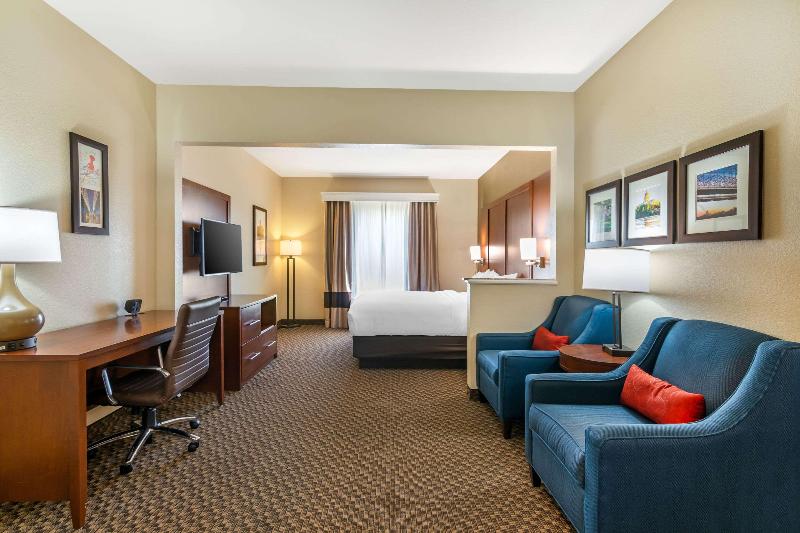 Comfort Suites Jefferson City image