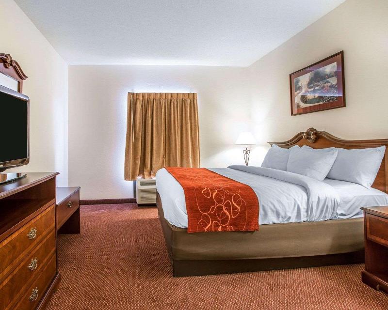 Comfort Suites Jefferson City image
